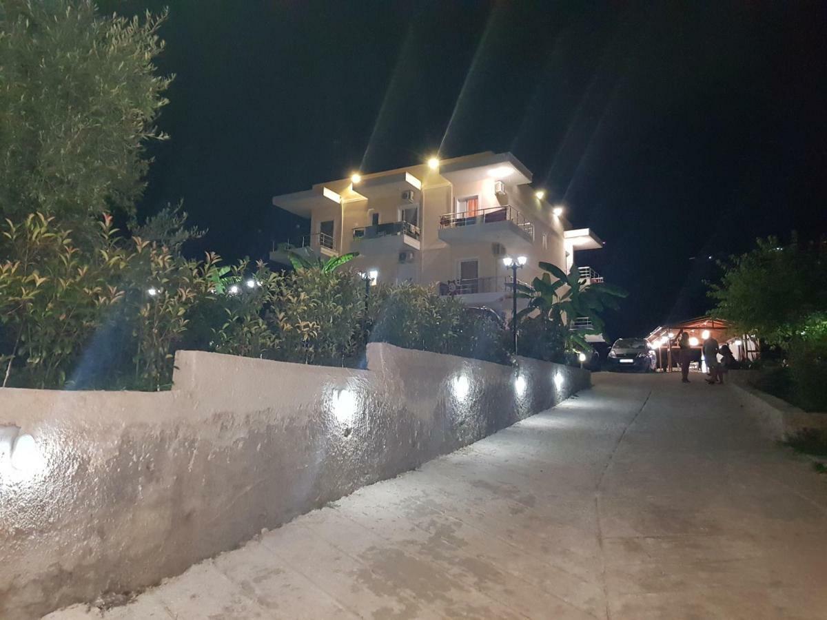 Hotel Afrodite Dhërmi 外观 照片